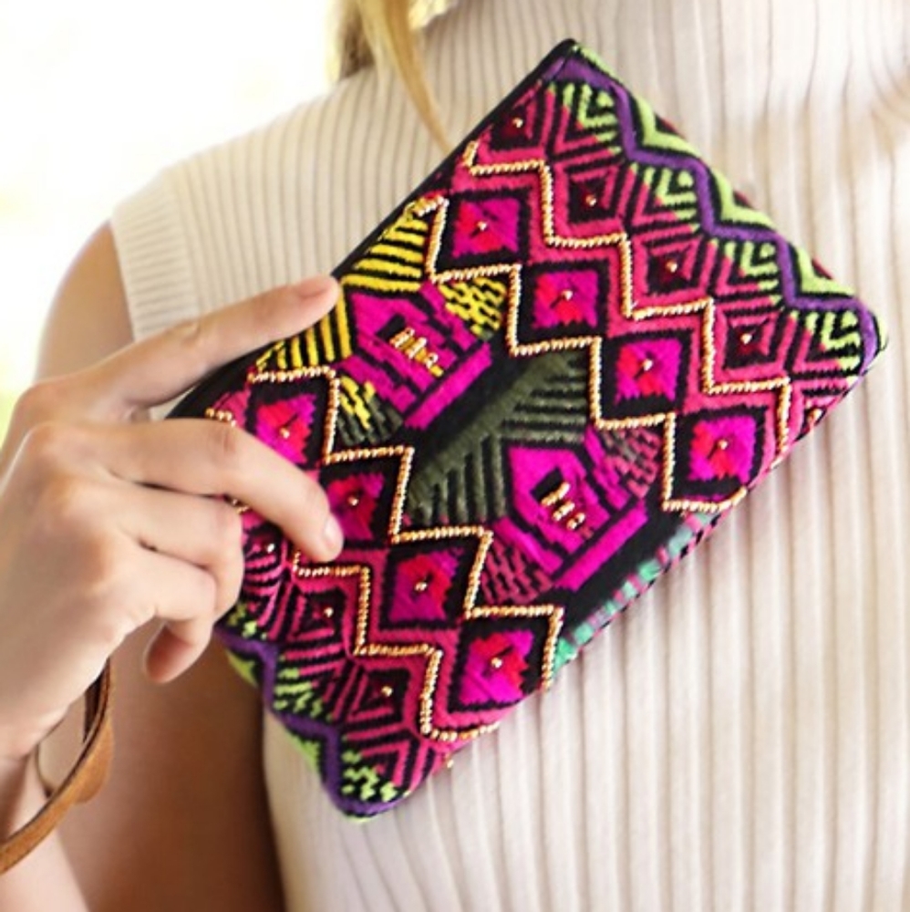 Handmade Vivid Ethnic Pattern Clutch